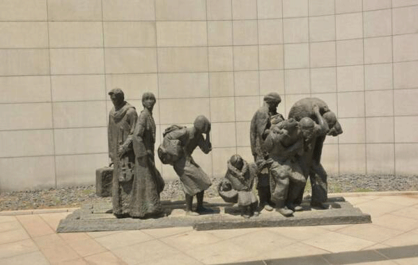 革命時期人物雕塑像.gif 革命時期人物雕塑像.gif