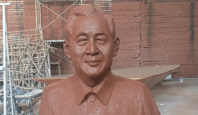 南農(nóng)教授泥塑像.gif 南農(nóng)教授泥塑像.gif