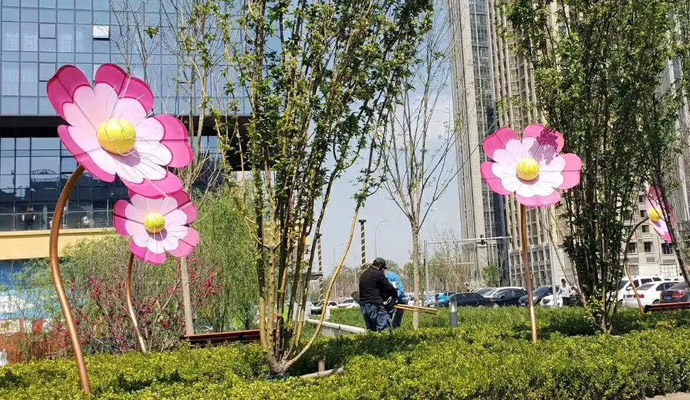 花朵雕塑制作.jpg 花朵雕塑制作.jpg